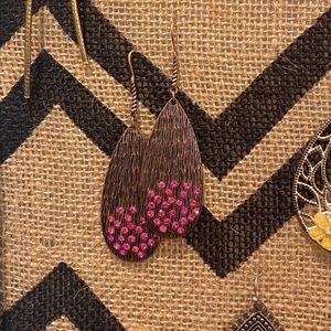 Earrings with pink stones